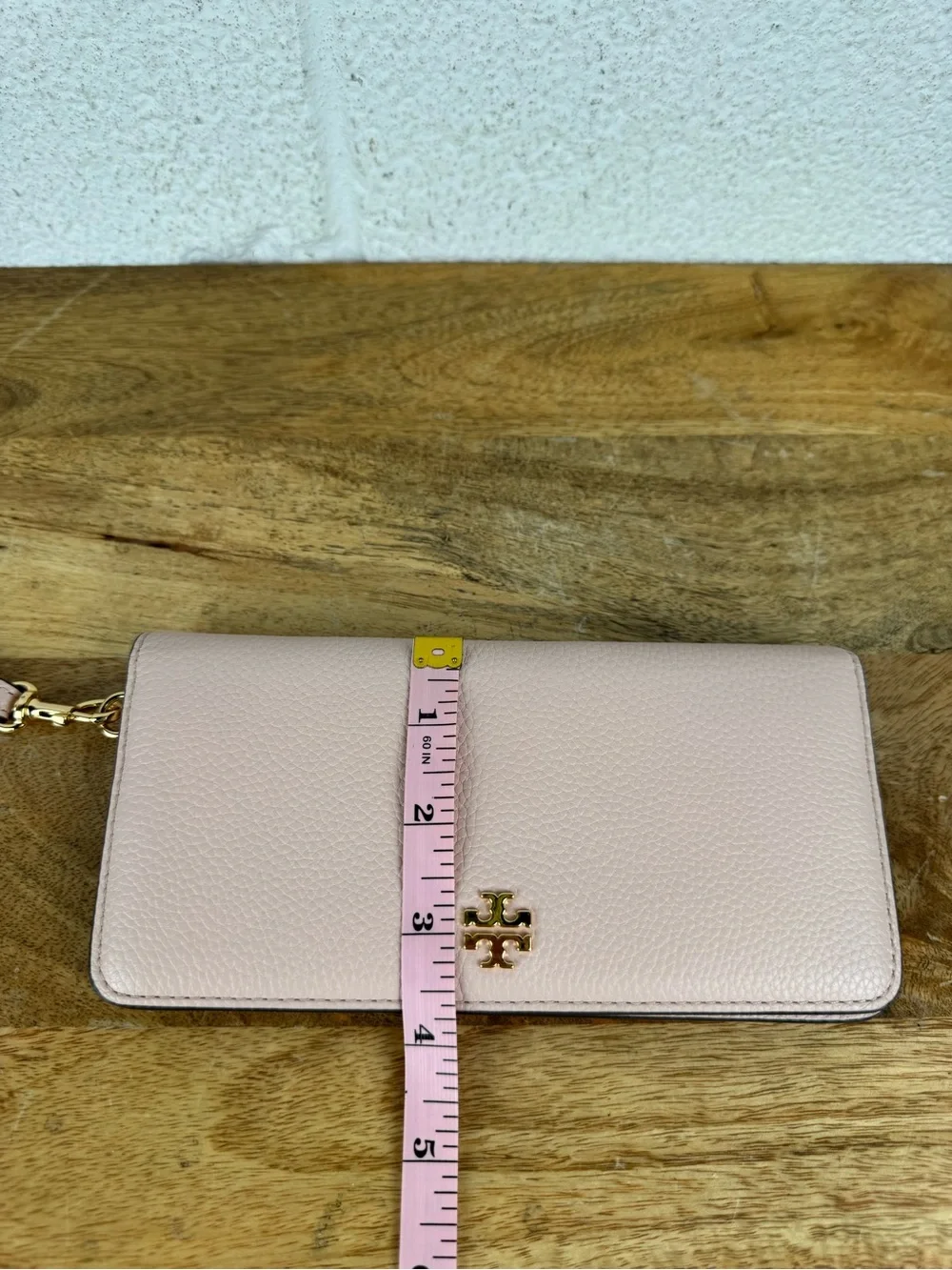 Tory Burch Carter Slim Wristlet Envelope Wallet Shell Pink Leather